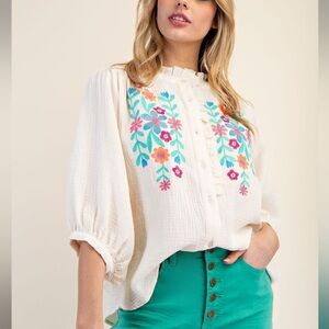NWOT Easel Embroidered Floral Off White Blouse in Small
